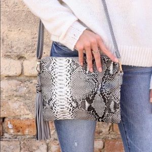 Carol Clutch-Crossbody Snake Charcoal